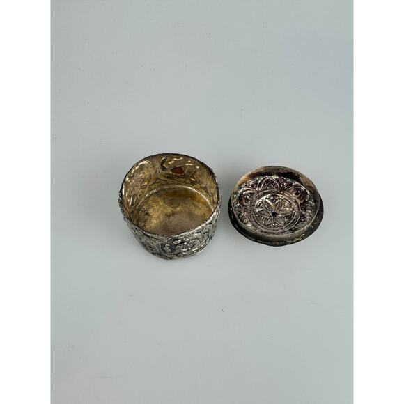 Antique Trinket Box - Silver Repousse Pill Box with Floral Design - 19 Grams - Picture 2 of 6